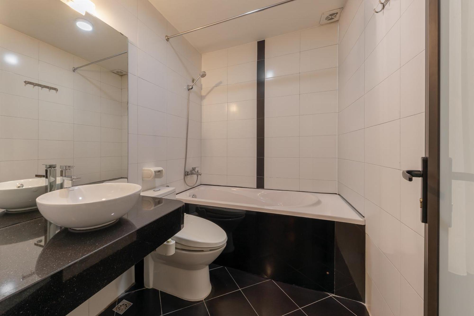 Azumaya Hotel Hai Ba Trung 1 Ханой Екстериор снимка